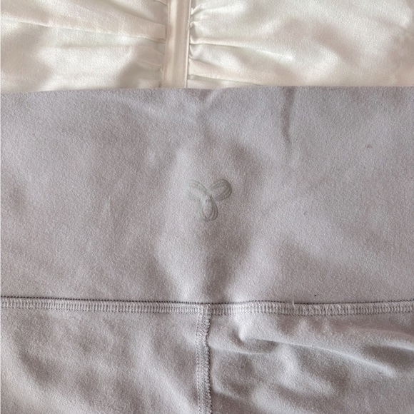 Aritzia Tnaction Leggings - Picture 3 of 4